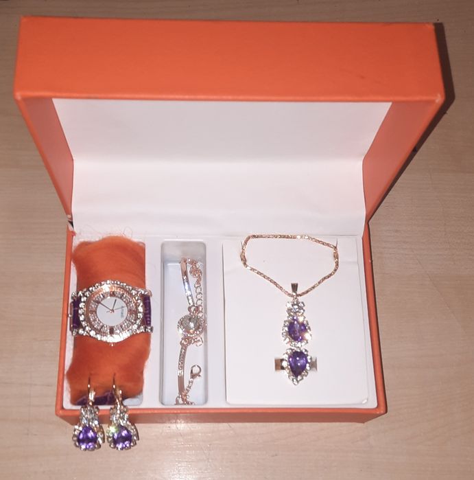 Продаю набор украшений