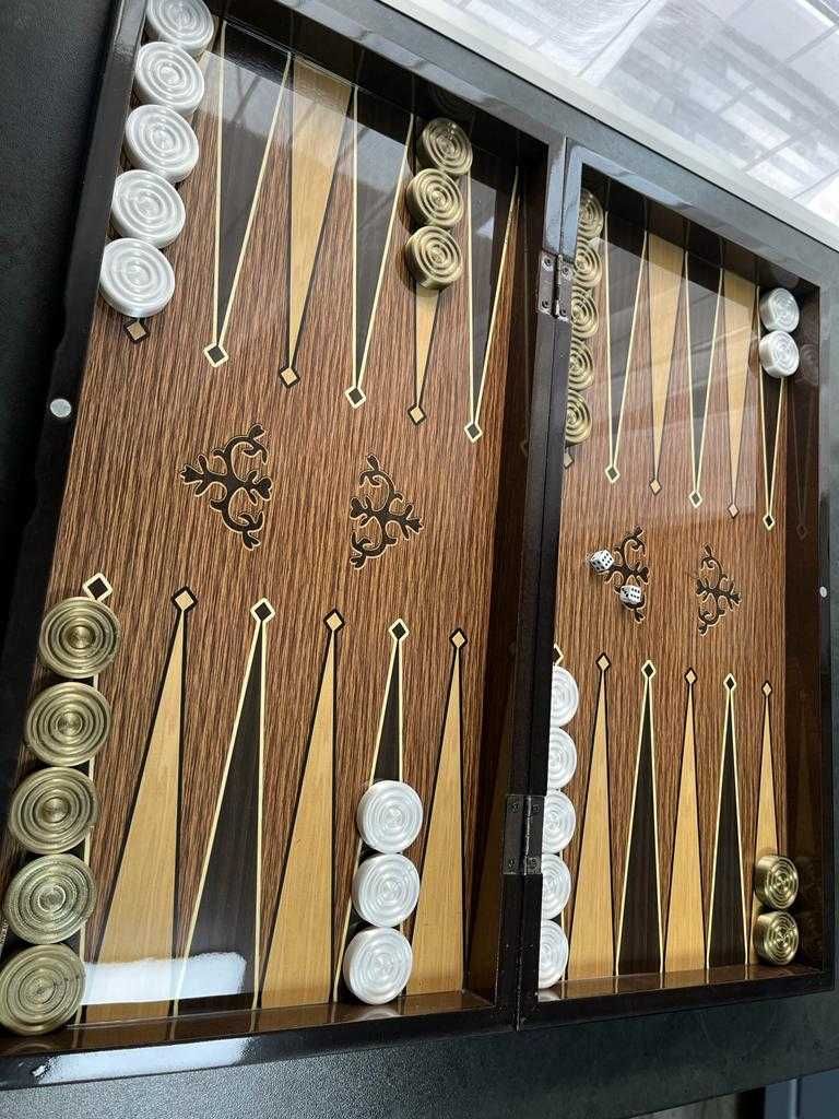 Puluri table / backgammon