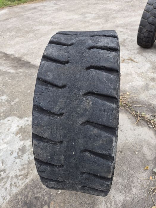 Гума за мотокар 8.15х15
