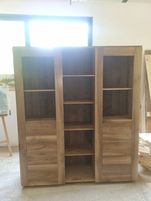 Mobilier din lemn masiv – scaune, mese, dulapuri – facem și pe