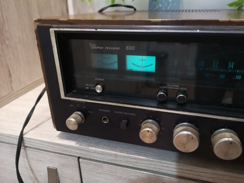 Винтидж стерео ресивър/усилвател Stereo Receiver 690