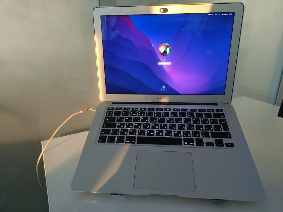 Продам Mac book Air 2017