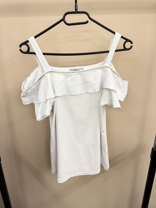 Бяла елегантна блуза с камъчета