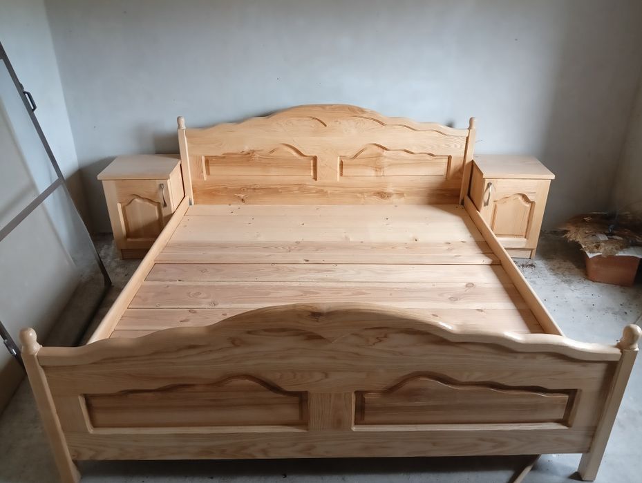 Pat din lemn masiv