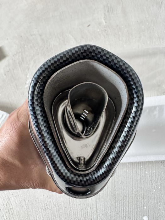 Toba carbon pentru moto - noua