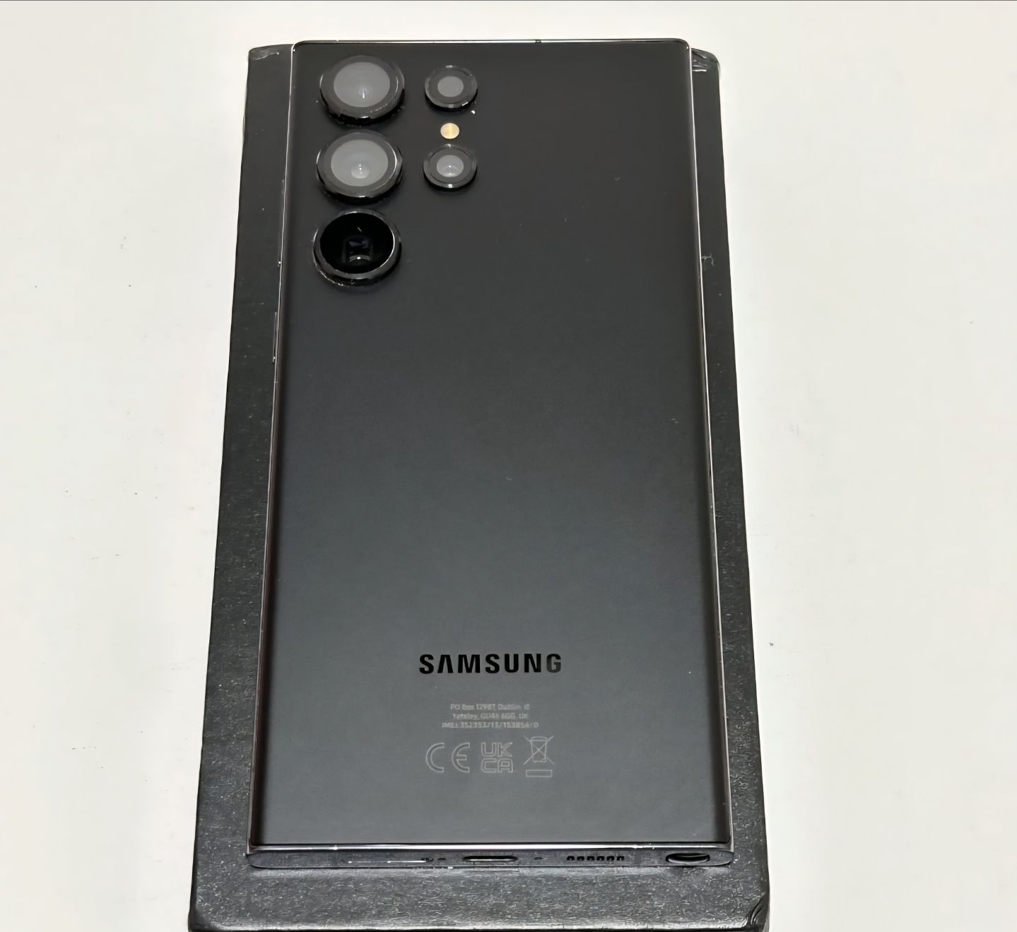 ПЕРФЕКТЕН Samsung S23 Ultra с памет 512 GB. В Гаранция до 28.12.2025 г