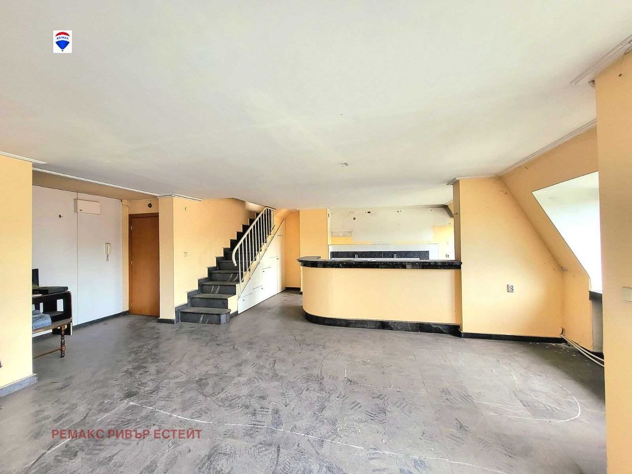 Продава се Мезонет в Русе, Център - 270 кв.м за 1032 €/кв.м - Снимка #4