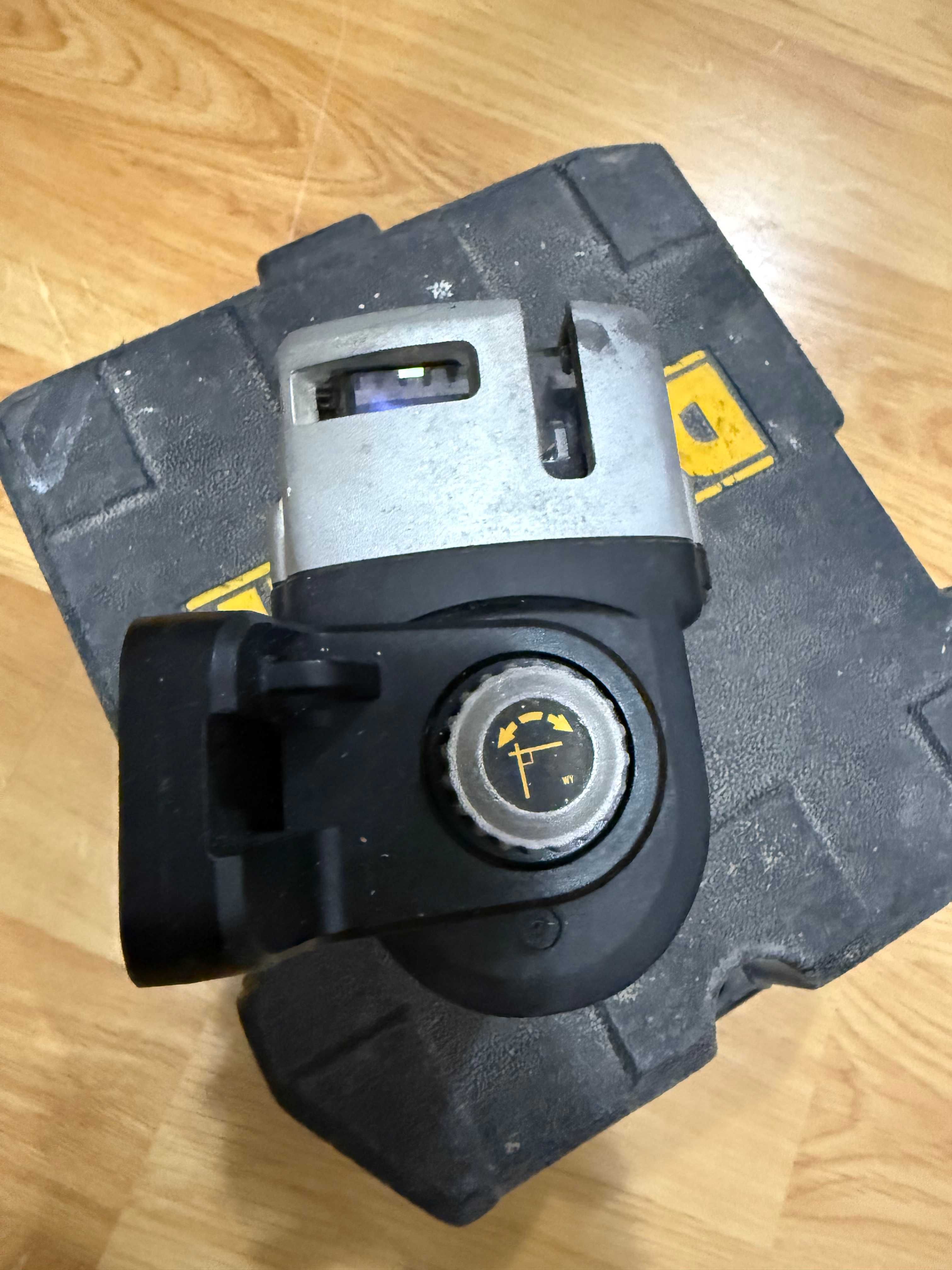 Лазерен Нивелир Dewalt DW089