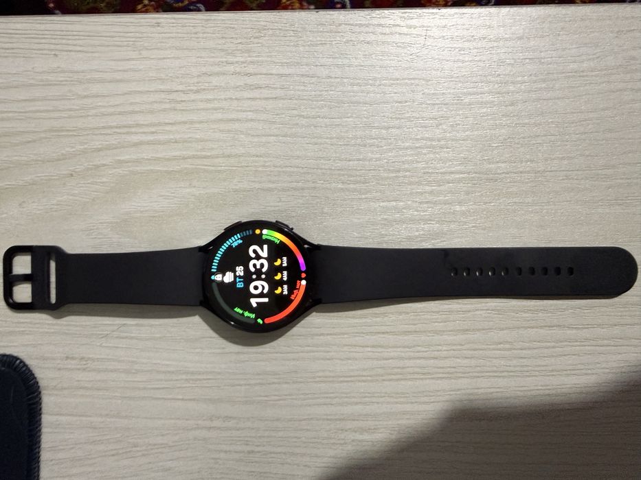 Продам свои часы Samsung Galaxy Watch 6 - 44mm - Graphite