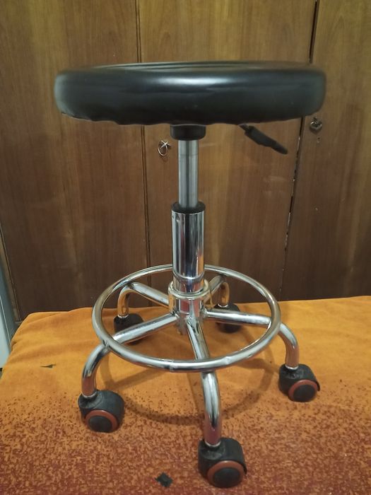 продам стул на колесах бу