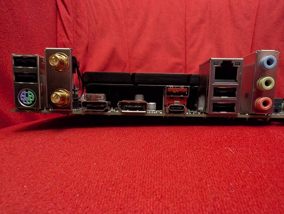 14-ядрен Core i5-13600KF и дъно Gigabyte B760 Wi-Fi BT / опции RAM SSD