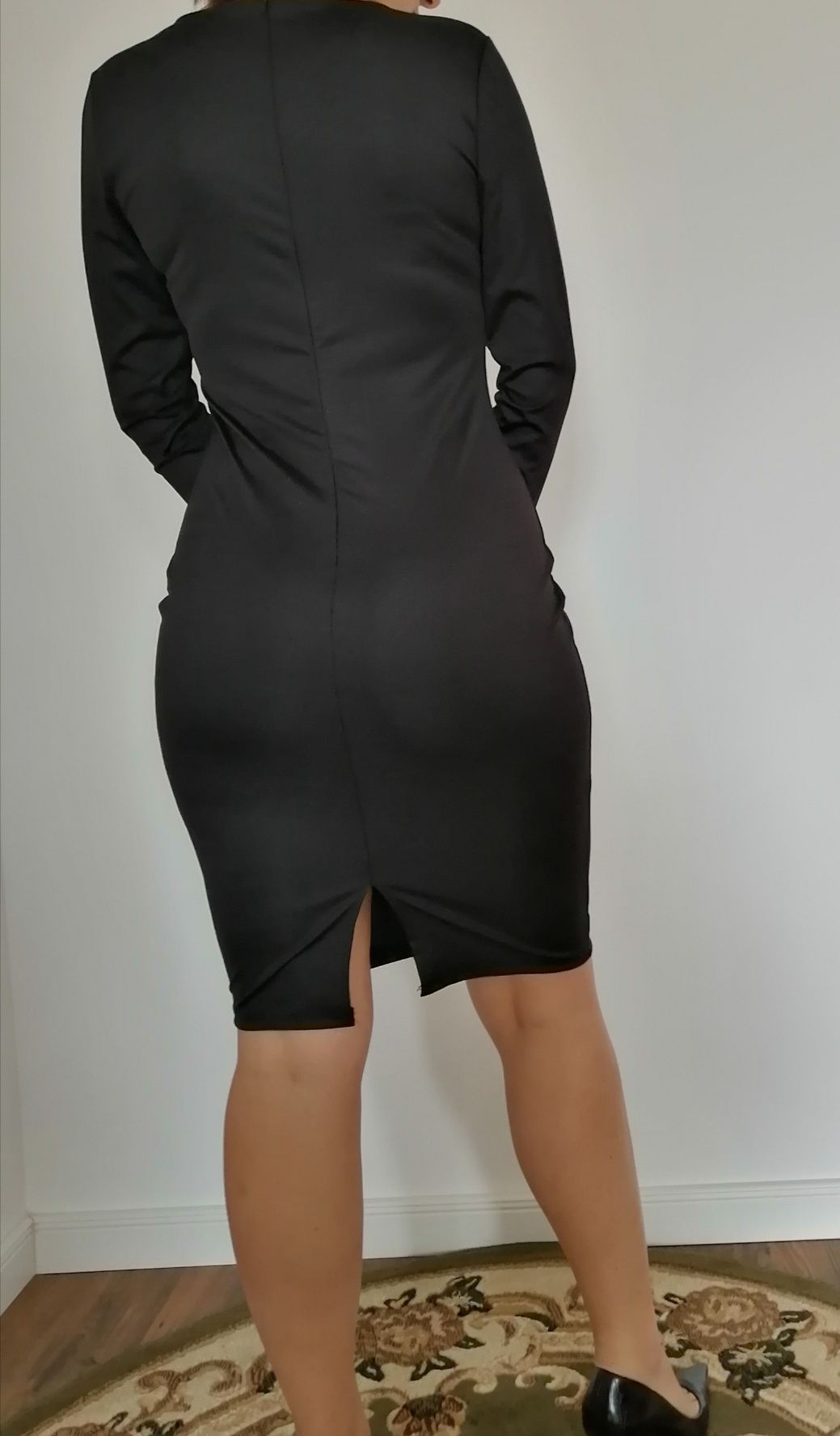 Rochie midi, croi pe corp, neagra elastică, măsură M,inchidere fermoar