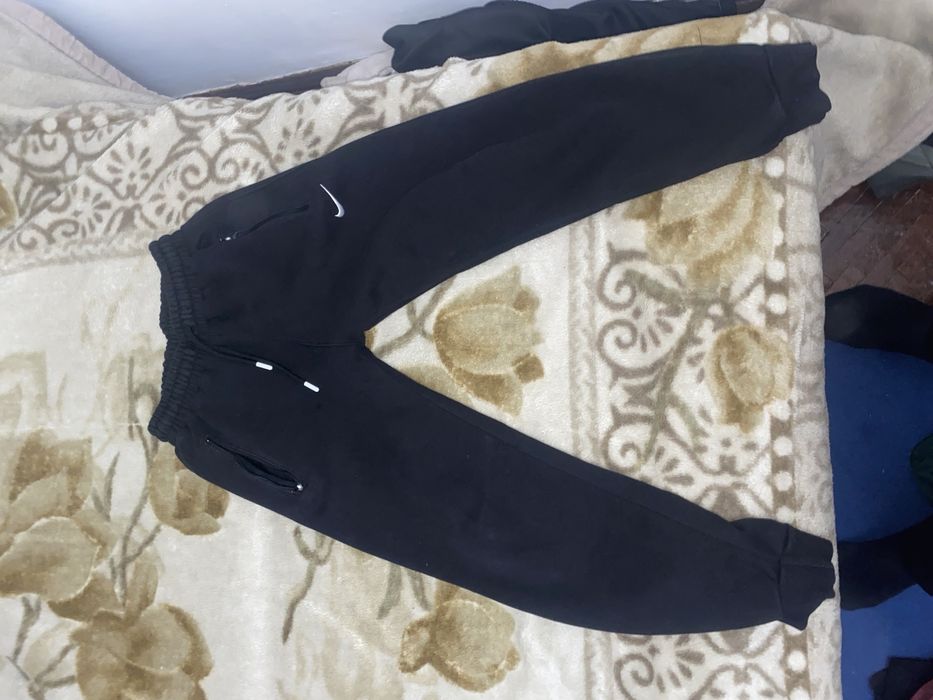 pantaloni nike de vanzare