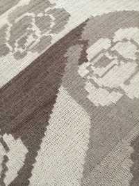 Ръчно плетени килими и завеси