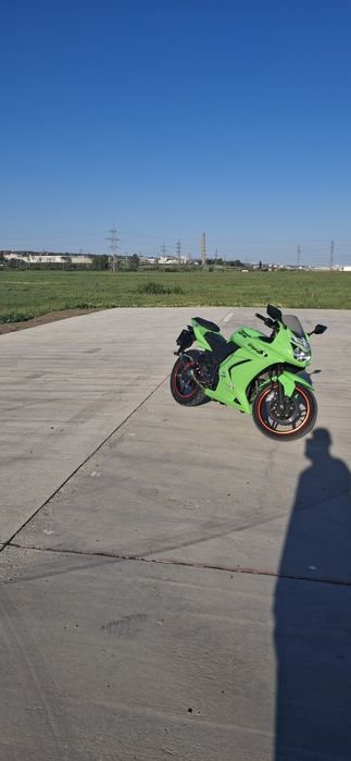 Se vinde kawasaki ninja250 r injecție  an 2010 acte de anglia