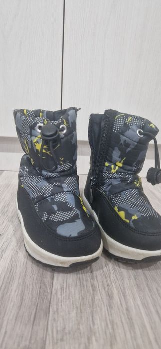Продам детские сапоги