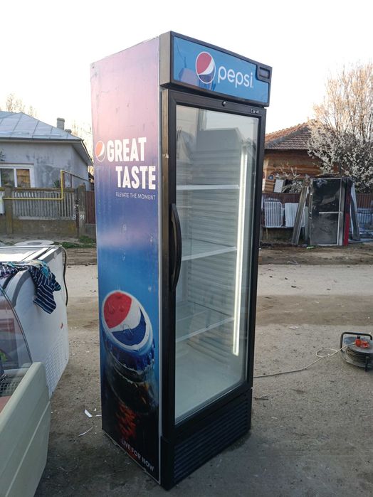 Vitrina verticala de ultimă generație,volum mare,led