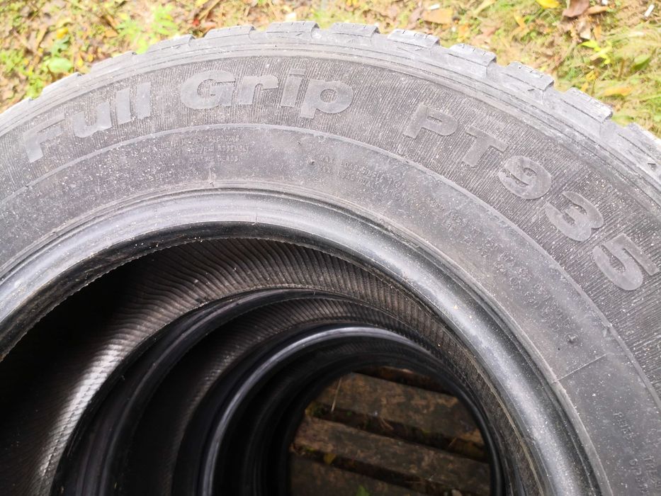 Гуми комплект 225 70 R15 Petlas FULLGRIP PT935