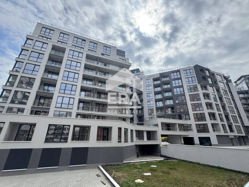 Южен тристаен апартамент ново строителство зад The Mall, кв. Полигона