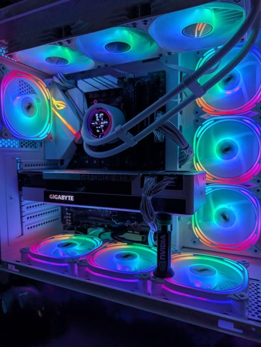 Okazie ‼️ PC Gaming White Box cu AIO RTX 3080 !