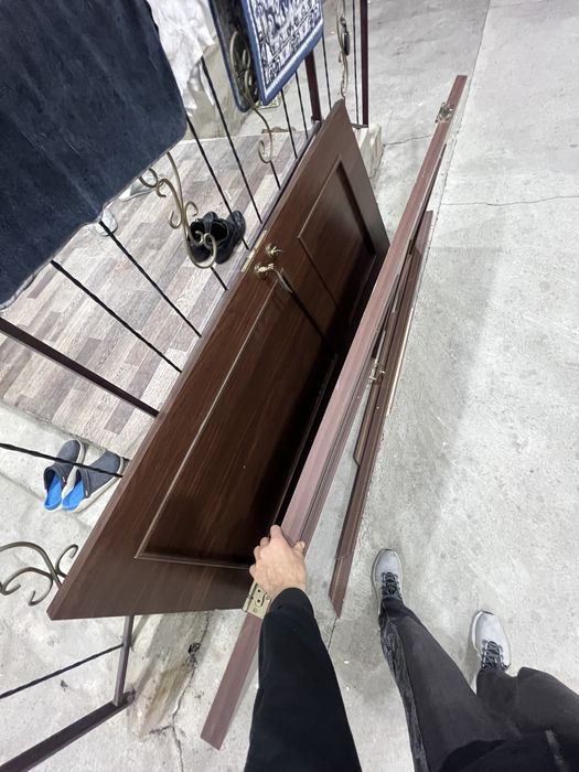 Taxta eshik sotiladi 8ta karobkalari bor