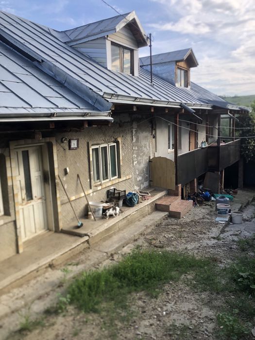 Vand casa 5camere bucatarie vara beci magazie teren