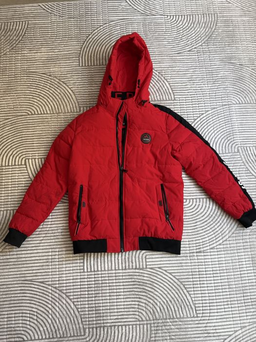 Червено зимно яке с качулка – размер M