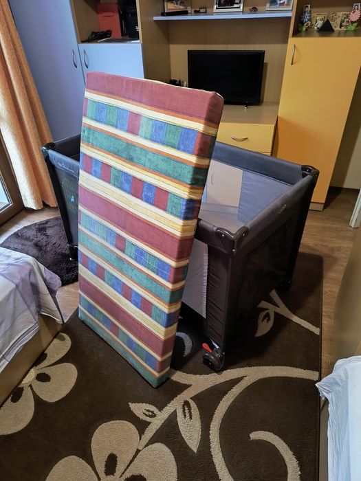 Детска сгъваема кошара с матрак на едно ниво