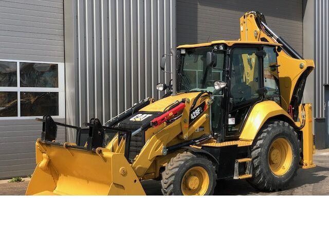 Lucrări cu buldoexcavator