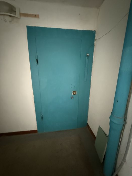 Продается железная дверь