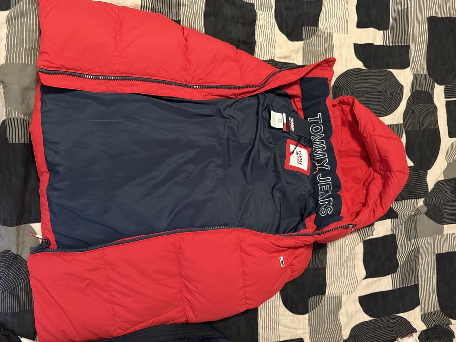 Geaca tommy,hanorac tommy calitate foarte buna marimi disponibile ,L/L