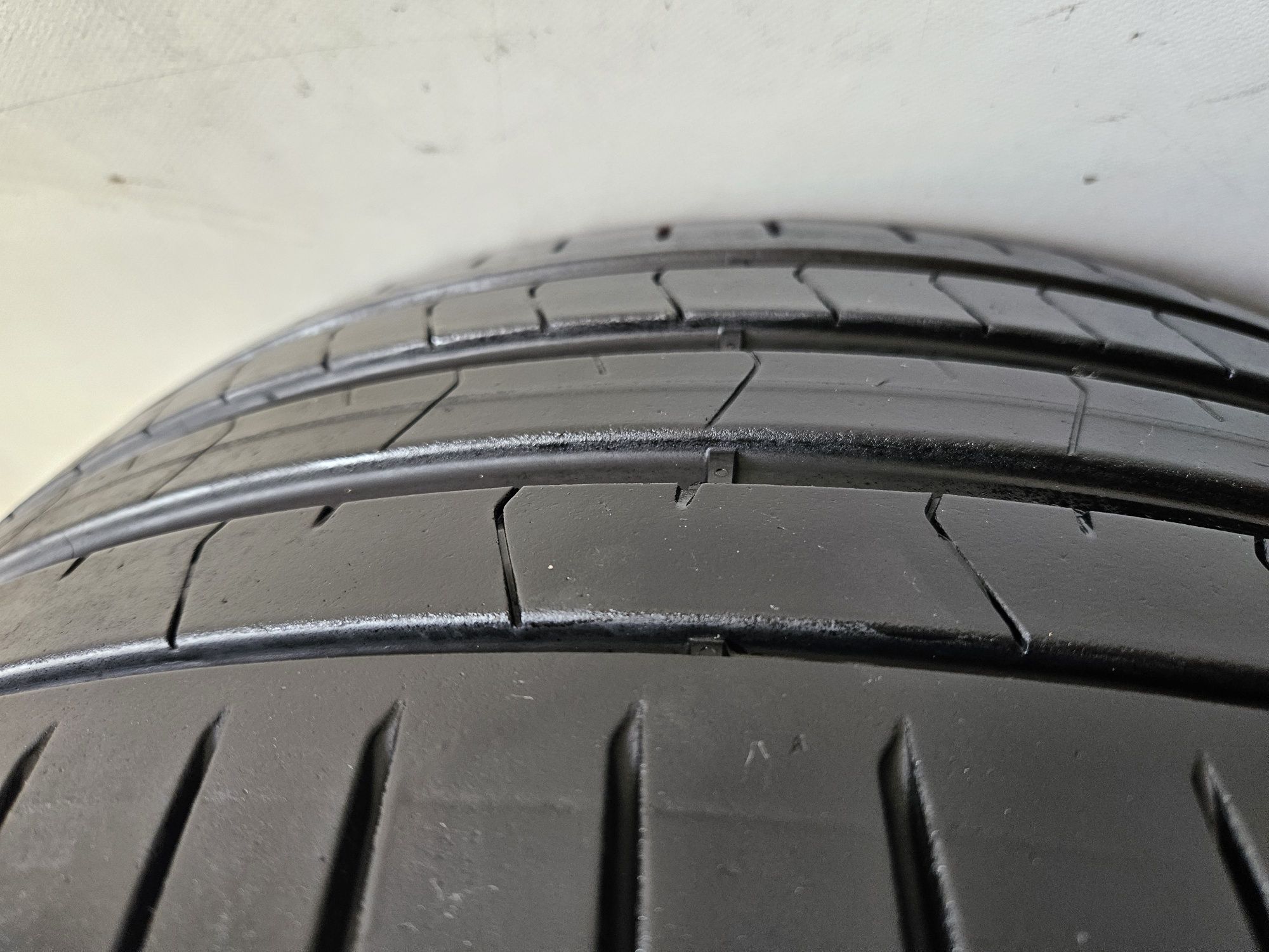 Anvelope de vara Pirelli Pzero 255 35 R21