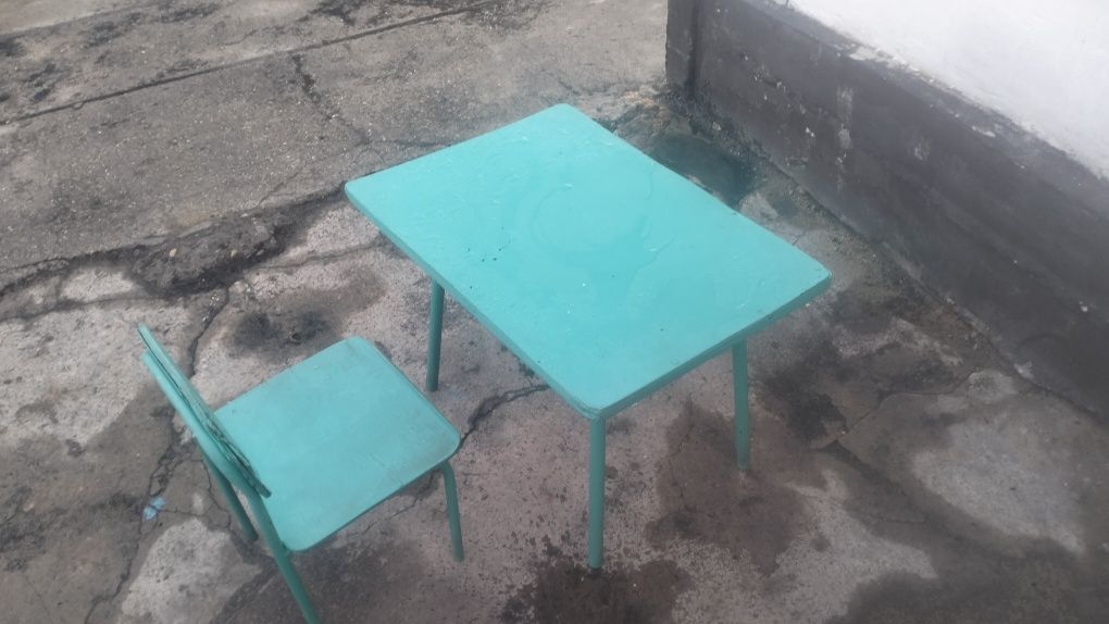 Продам детский стол со стульчиком