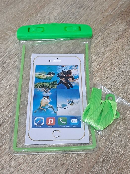 Husa impermeabila potrivita pentru drumetii la munte, zapada sau inot