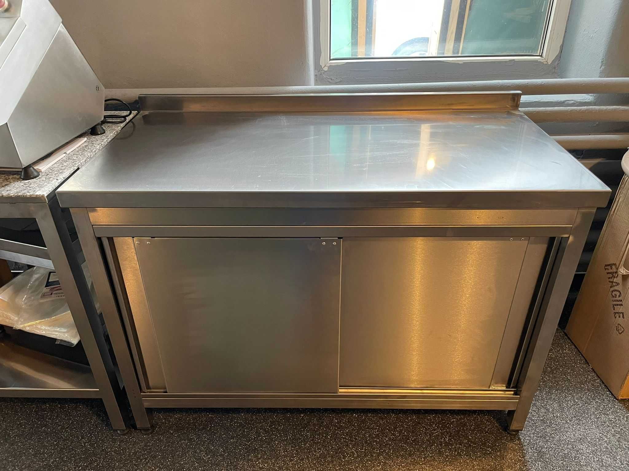 Masa tip dulap cu usi glisante din inox