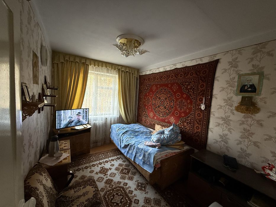 Продаю свою квартиру на рисовом 3 комнатная 2 этаж 4х этажка не торцев