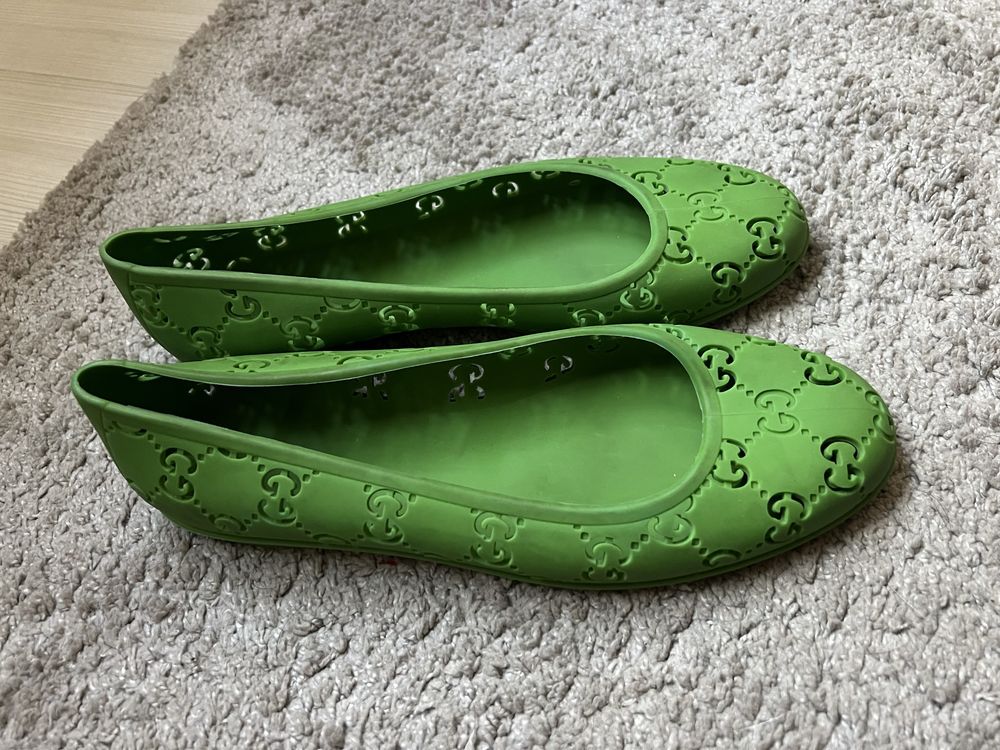 Кецове Chanel, балеринки Gucci,сандали с камъни
