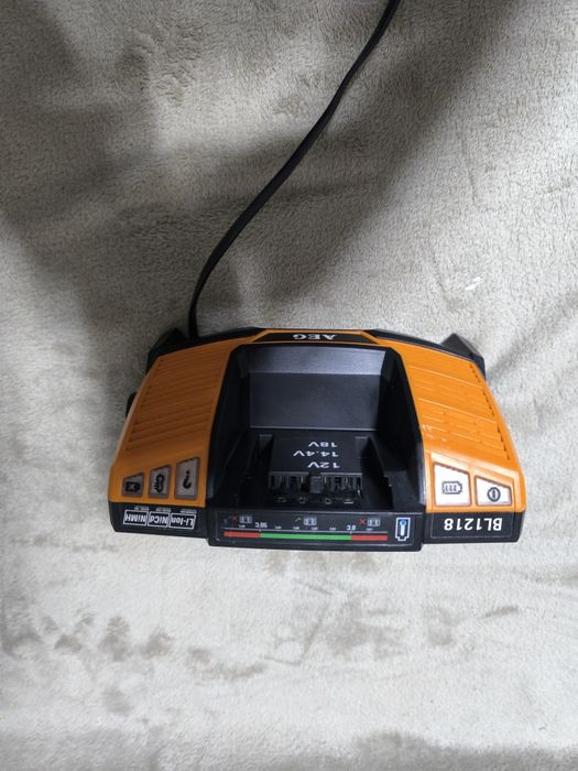 Încărcător AEG BL 1218