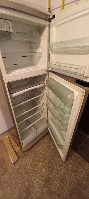 Combina frigorifica Hotpoint Ariston 700 lei