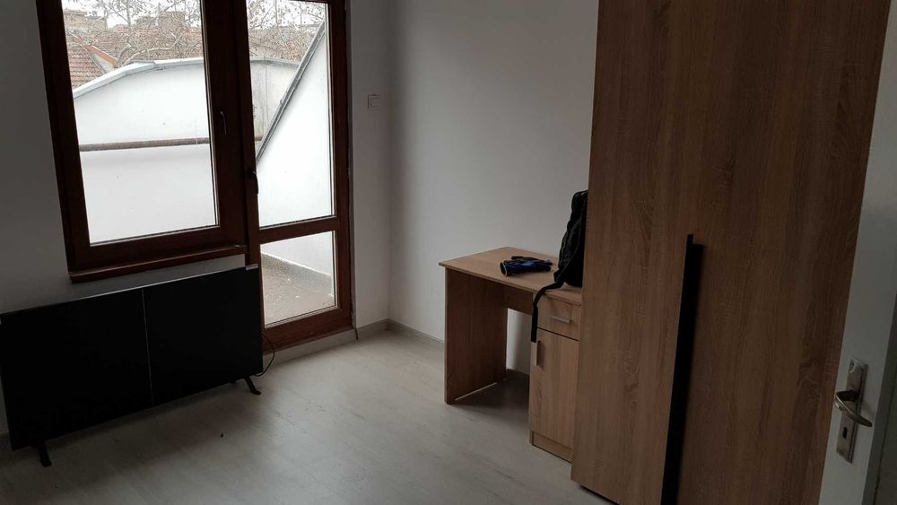 Тристаен Апартамент на Александровска