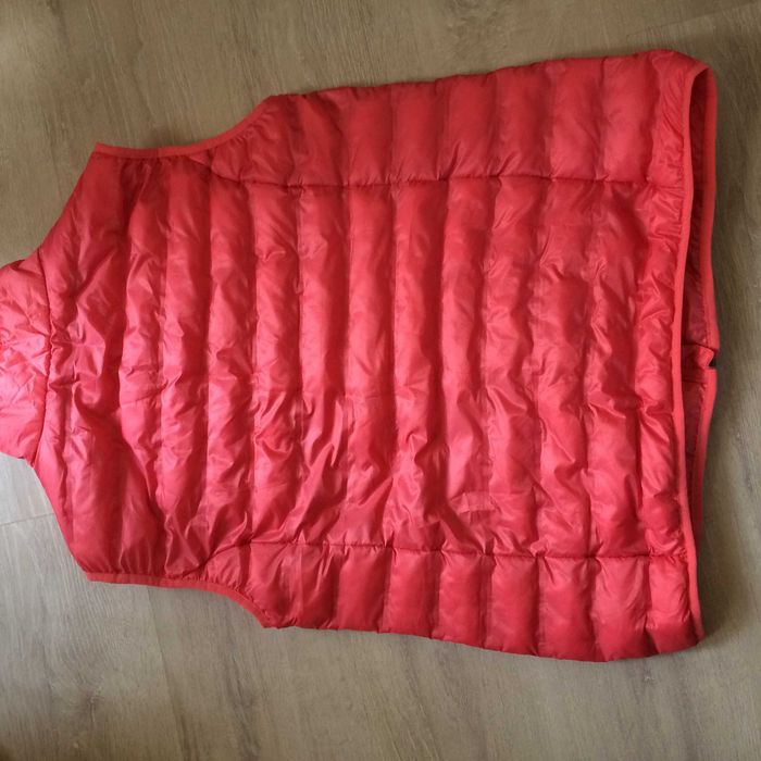 Почти нов,мек и лек елек.