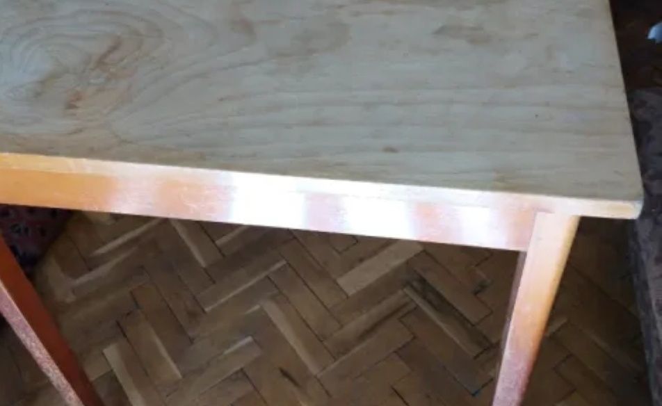 Кухненска маса .