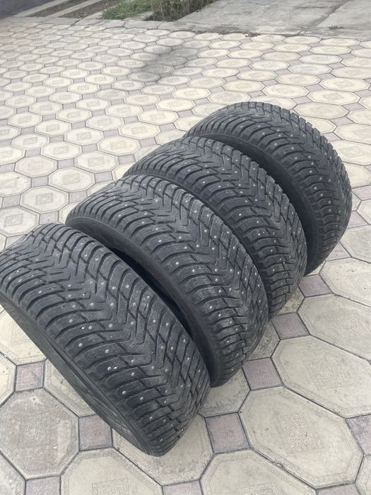 Шини зимние нокион продам срочно хорошо уступлю