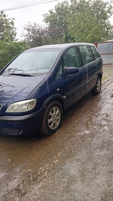 Vând Opel Zamfira