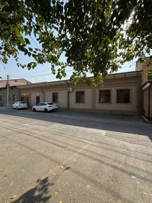 8 sotoxli uchastka sotiladi. Roxat krugga 50 metr. yol yuzida fasad 30