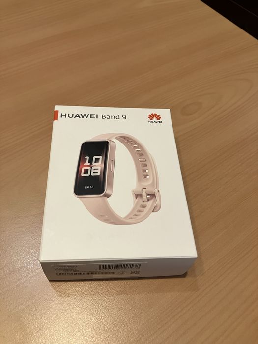 Чисто нов розов смарт часовник Huawei Band 9