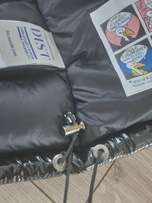 Vand geaca Moncler dama noua nu se confunda cu cele chinezesti!