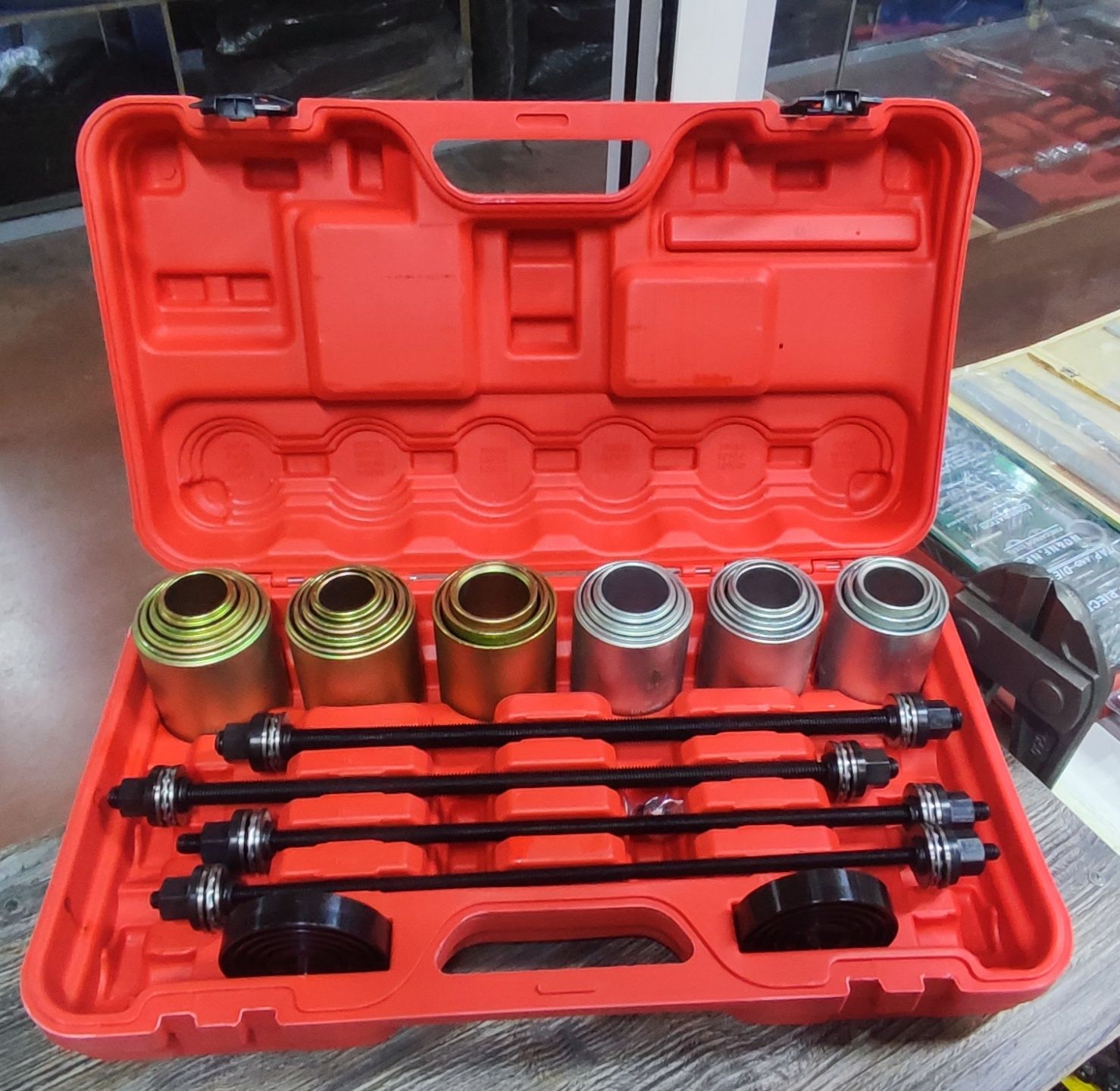 Набор звездочек Torx T20-T50 и шестигранников 2-10мм Т-образной формы.