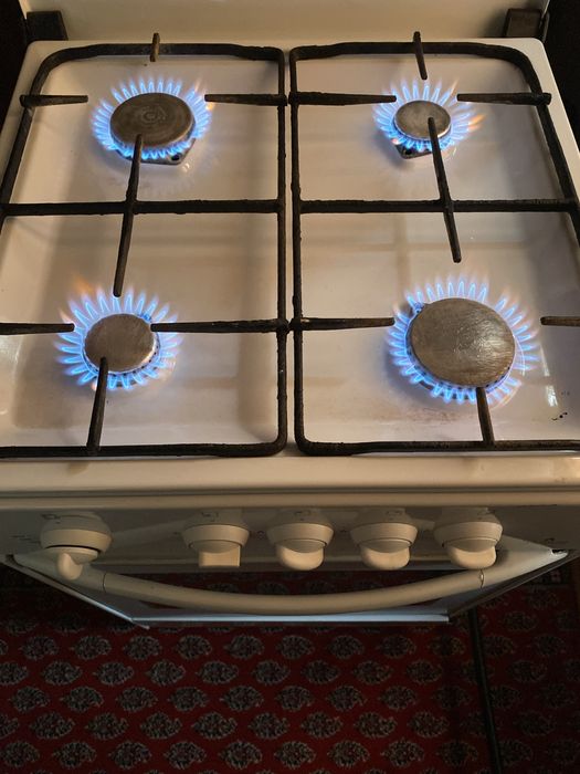 Газовая плита Дарина в хорошем состояний