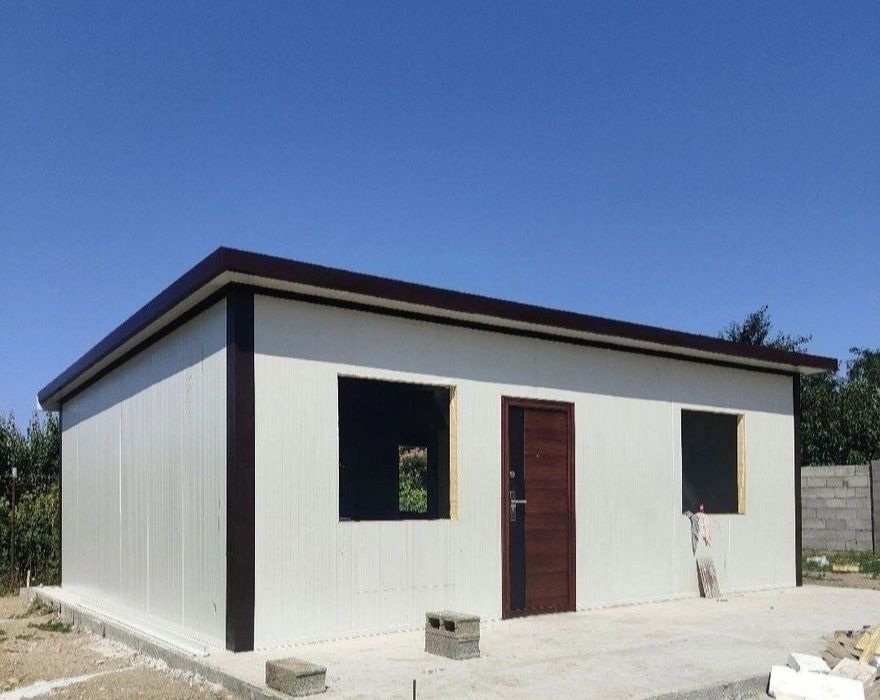 Vând case pe structura metalica